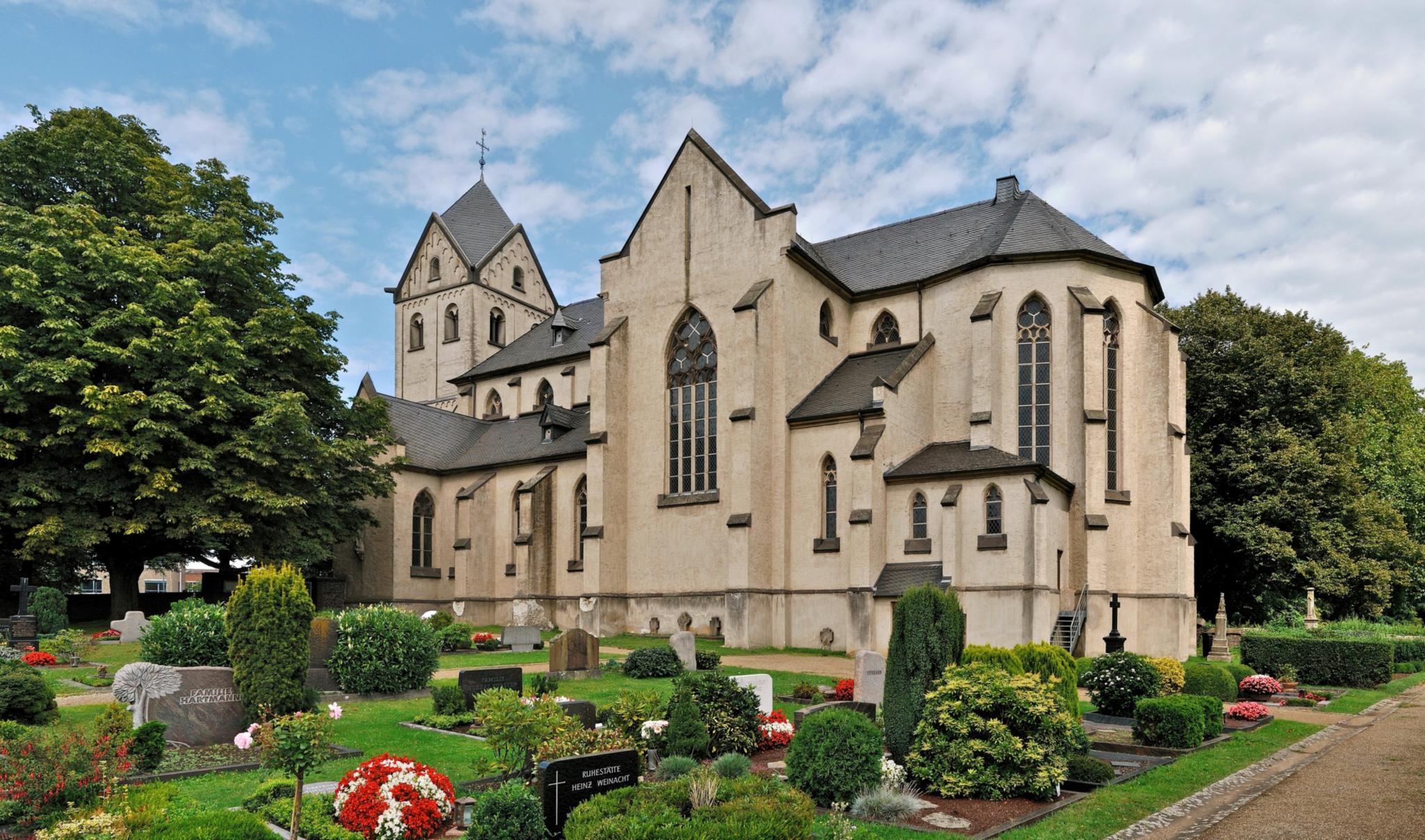 Krefeld,_St._Matthias,_2011-08_CN-04