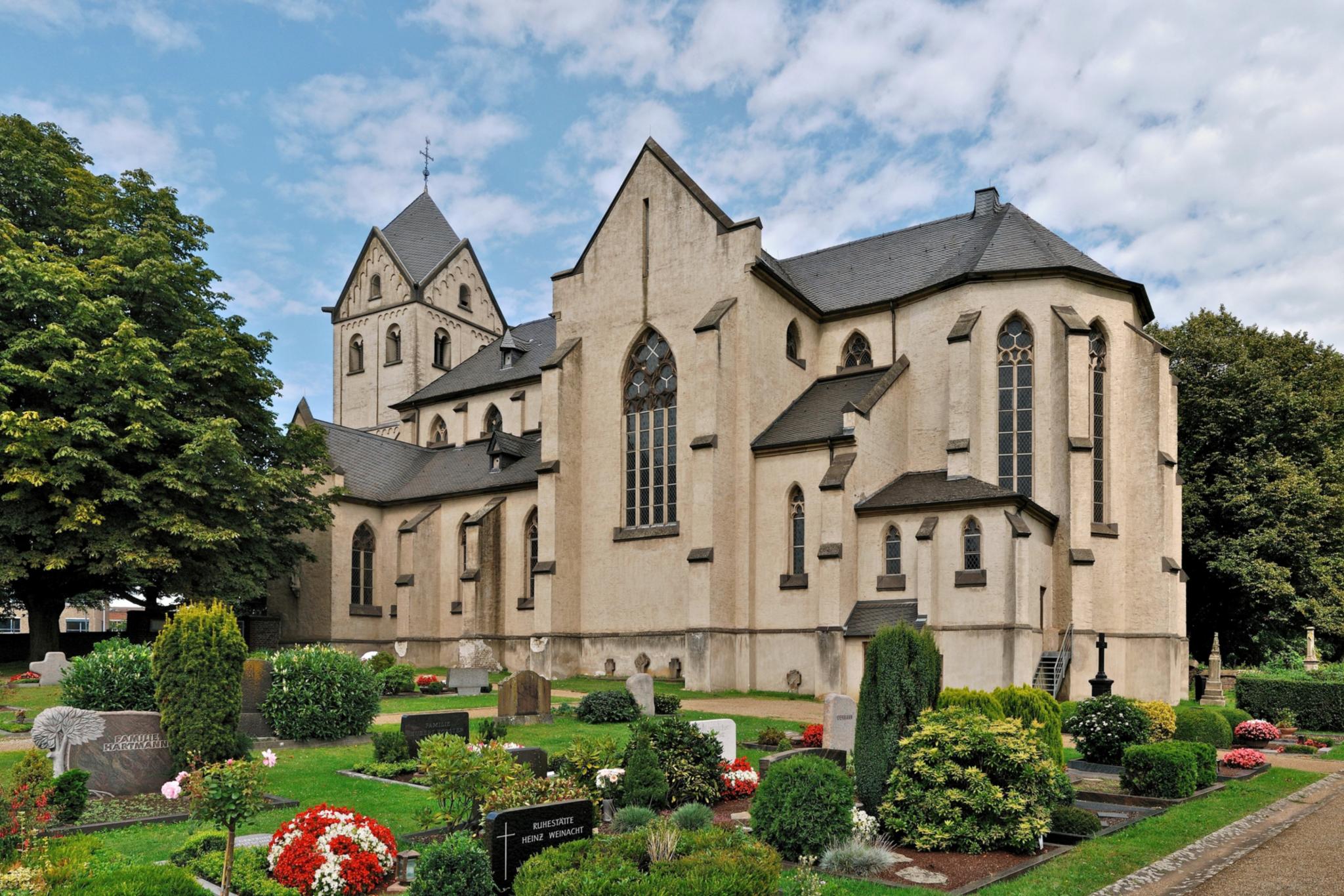 Krefeld,_St._Matthias,_2011-08_CN-04