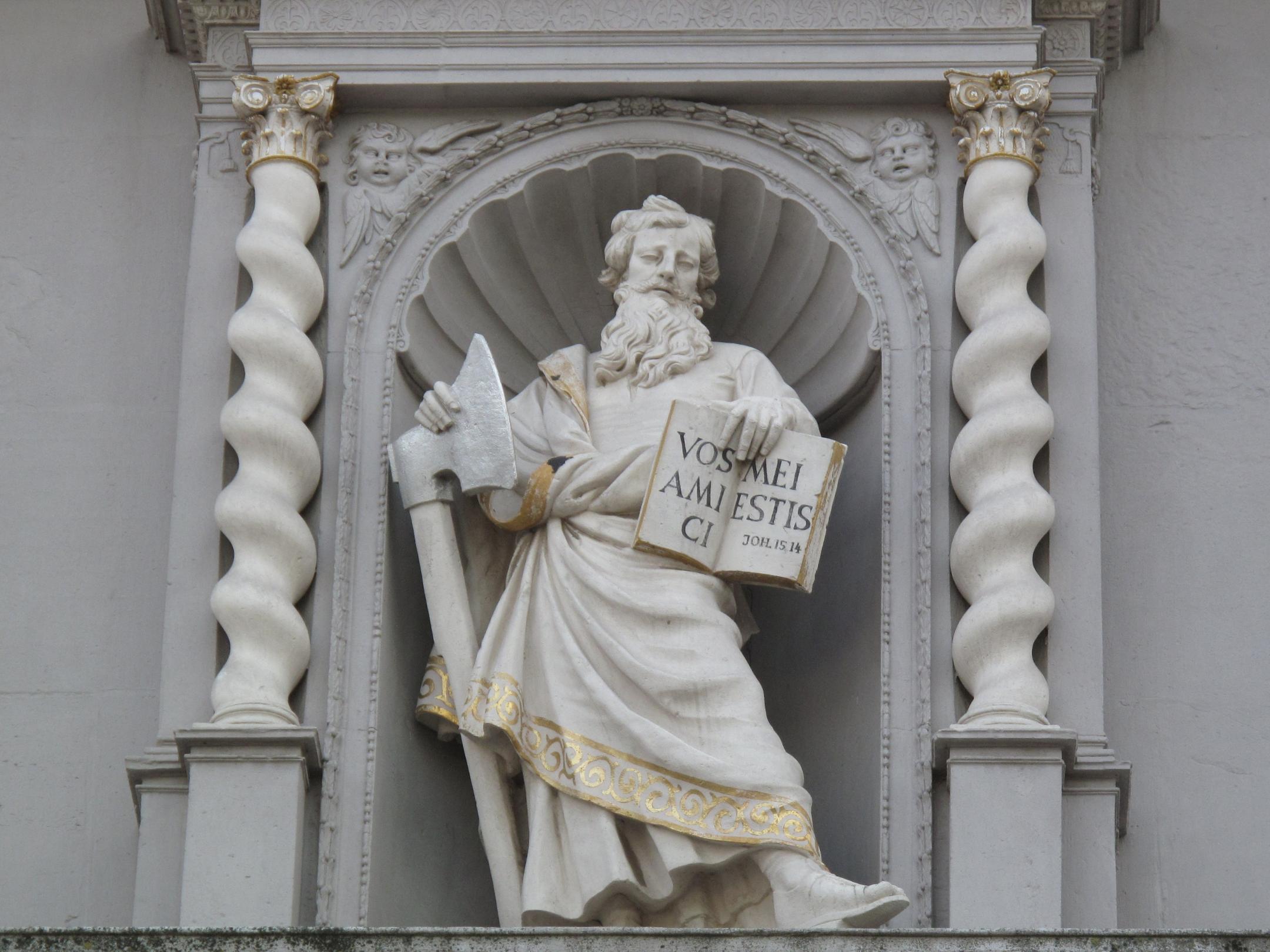 Matthias-Skulptur  über dem Hauptportal der Basilika St. Matthias, Trier